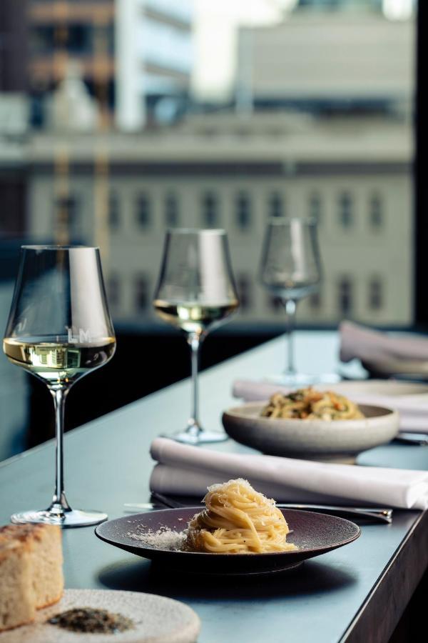 Next Hotel Melbourne, Curio Collection By Hilton Экстерьер фото Wine glasses